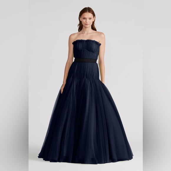 Zac Posen Dresses & Skirts - Zac Posen strapless pleated gown